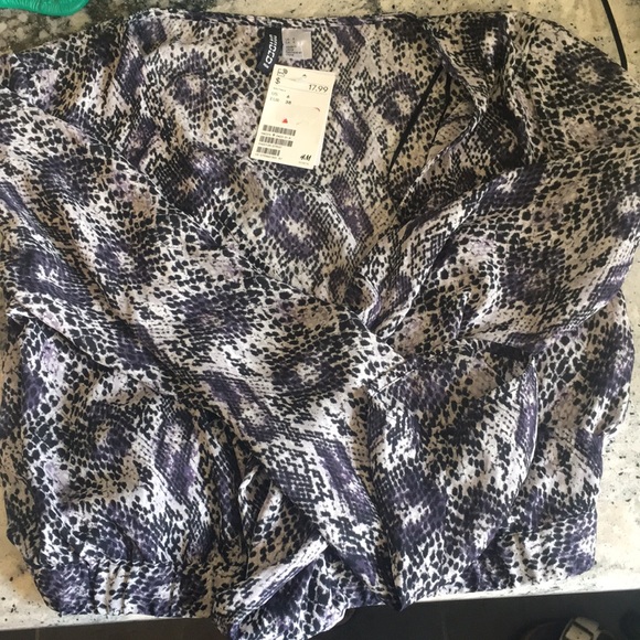 H&M Cropped Cross Front Blouse - Picture 2 of 4
